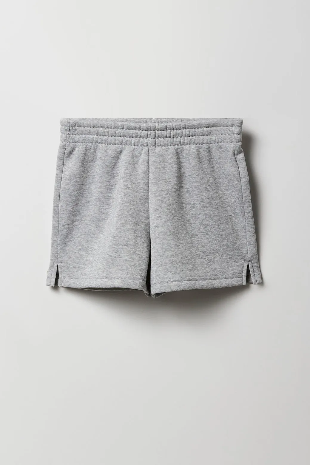 Ensemble avec haut à capuchon en molleton avec motif brodé et short pour fille